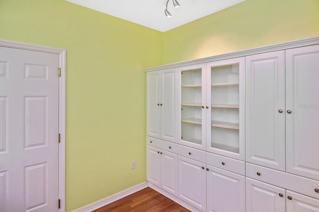 7605 Sweetbay Cir Unit 5-102, Bradenton, FL 34203 - hallway featuring dark wood finished floors and baseboards