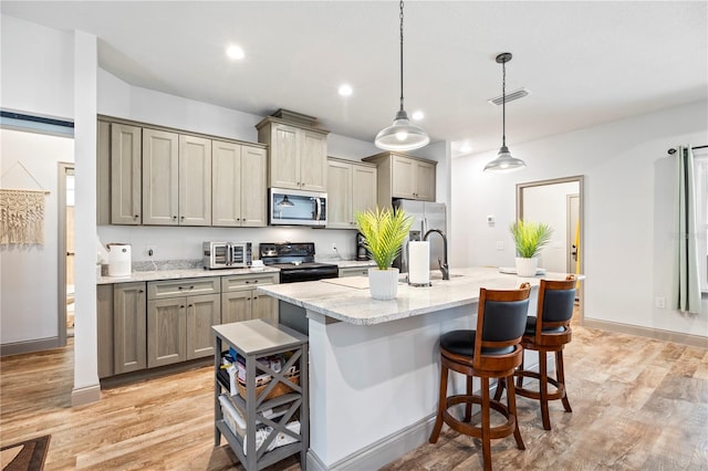 174 SW Caboose Dr, Fort White, FL 32038 - kitchen featuring stainless steel appliances, gray cabinets, an island with sink, light wood-style flooring, and recessed lighting