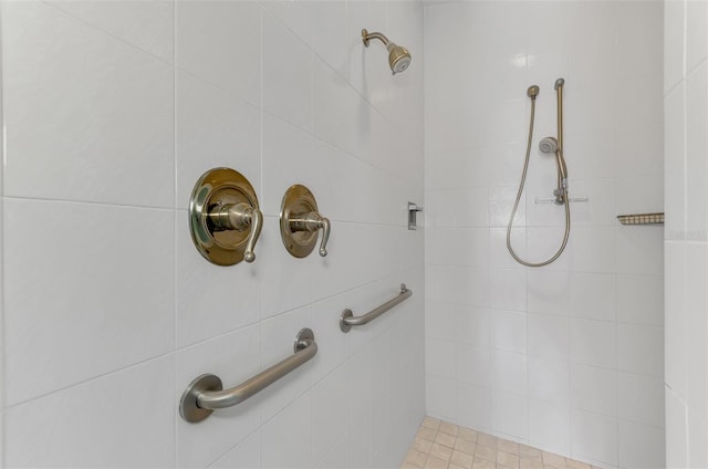 1236 Port Ln, Sarasota, FL 34242 - bathroom with tiled shower