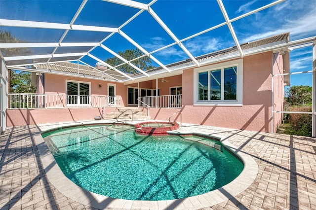 1236 Port Ln, Sarasota, FL 34242 - rear view of house with stucco siding, a patio, a pool with connected hot tub, a lanai, and ceiling fan