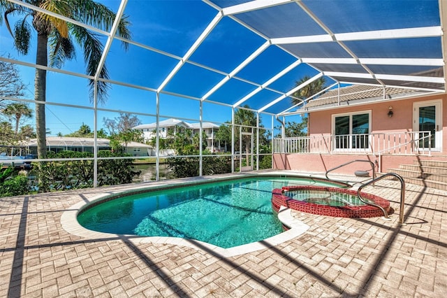 1236 Port Ln, Sarasota, FL 34242 - view of pool featuring a patio area, a pool with connected hot tub, and a lanai