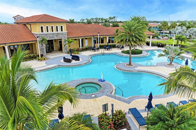11680 Tapestry Ln, Venice, FL 34292 - community pool featuring a community hot tub and a patio area