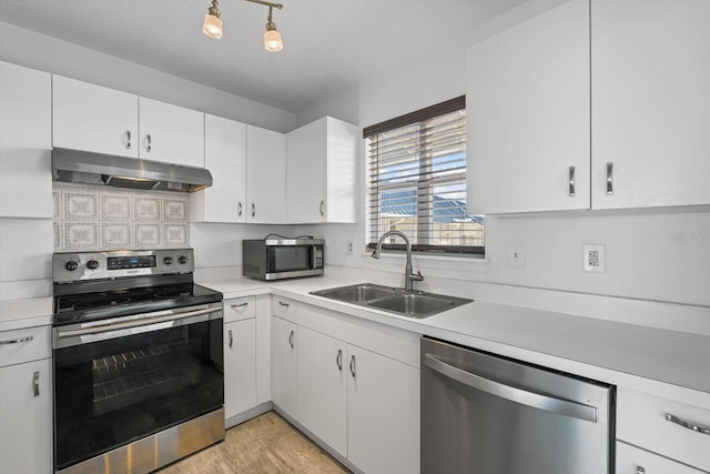970 Sandpiper Cir Unit 970, Bradenton, FL 34209 - kitchen featuring stainless steel appliances, light countertops, under cabinet range hood, and white cabinets