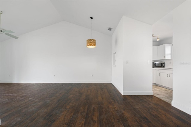 970 Sandpiper Cir Unit 970, Bradenton, FL 34209 - unfurnished living room with wood finished floors, lofted ceiling, and ceiling fan