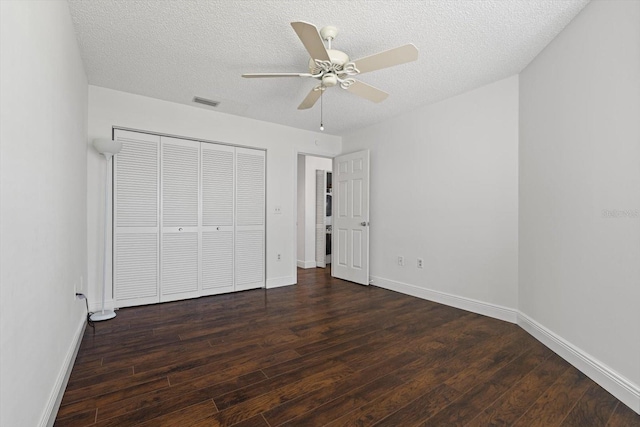 970 Sandpiper Cir Unit 970, Bradenton, FL 34209 - unfurnished bedroom with wood finished floors, a closet, a textured ceiling, and a ceiling fan