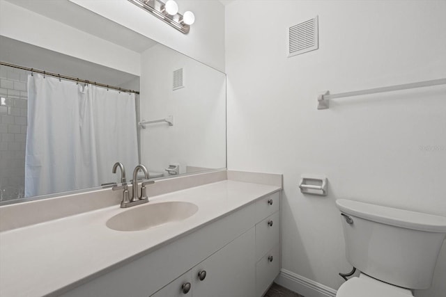 970 Sandpiper Cir Unit 970, Bradenton, FL 34209 - full bath featuring vanity and a shower with curtain