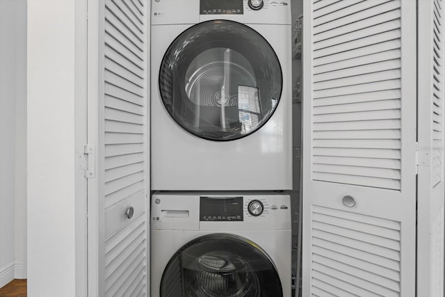 970 Sandpiper Cir Unit 970, Bradenton, FL 34209 - washroom with stacked washer / drying machine