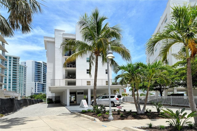 660 Golden Gate Pt Unit 32, Sarasota, FL 34236 - photo 2