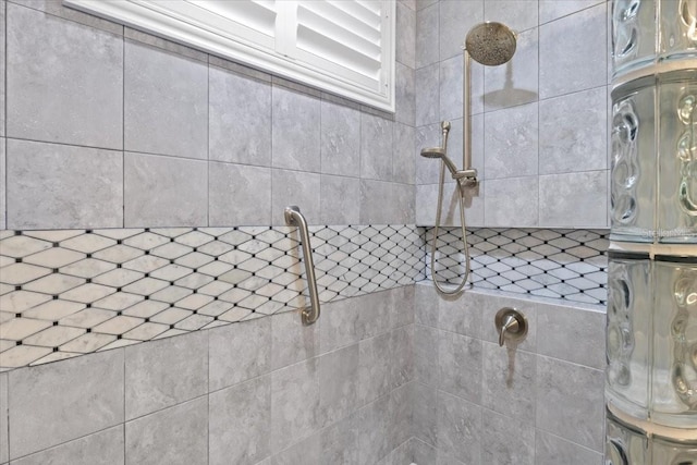 3605 Wild Blossom Pl, Parrish, FL 34219 - full bath featuring tiled shower