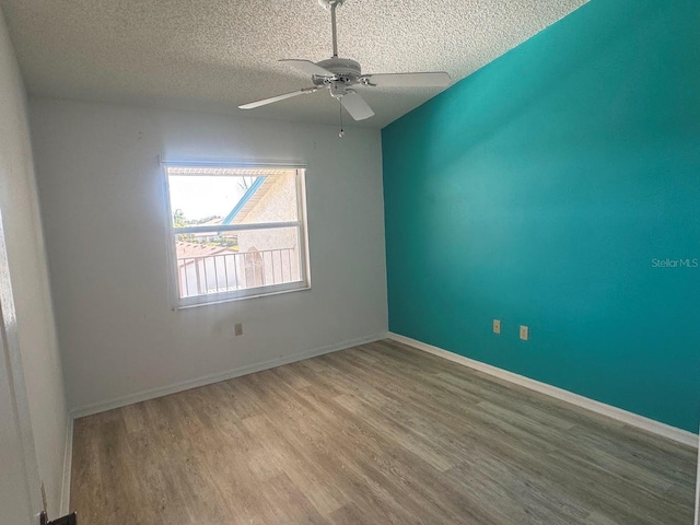 7301 29th Avenue Dr W Unit 310, Bradenton, FL 34209 - empty room with wood finished floors, a textured ceiling, and ceiling fan