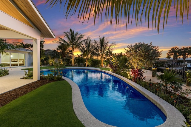 615 Concord Ln, Holmes Beach, FL 34217 - view of outdoor pool