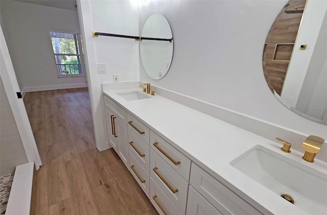 4074 Redbird Cir, Sarasota, FL 34231 - full bath featuring double vanity and wood finished floors