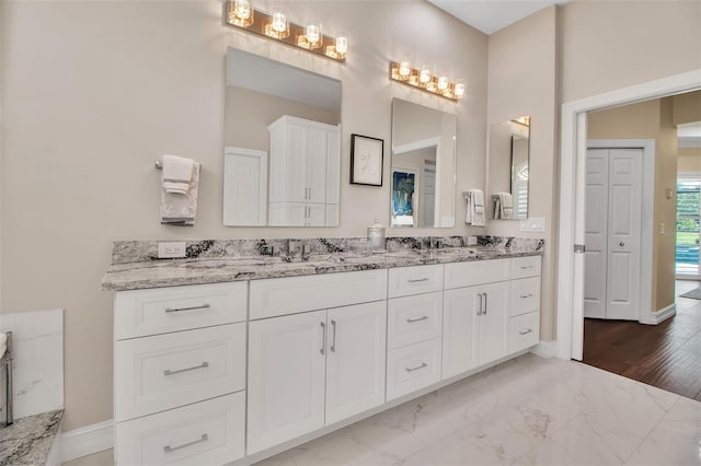 462 E Macewen Dr, Osprey, FL 34229 - bathroom with double vanity and marble look tiles
