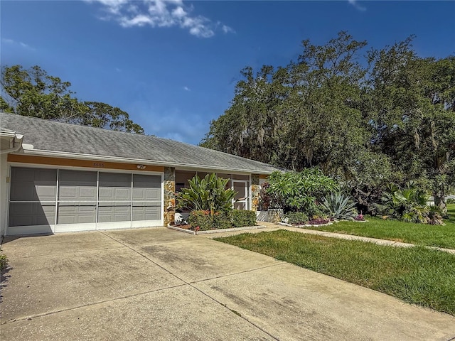 8606 Gold Pine Dr, Port Richey, FL 34668 - view of front facade featuring driveway, a garage, and a front yard