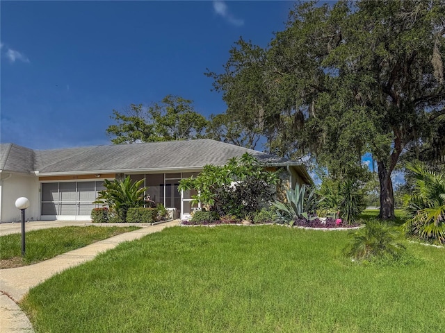 8606 Gold Pine Dr, Port Richey, FL 34668 - single story home featuring a sunroom, a front lawn, a garage, and driveway
