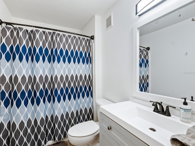 7424 Vista Way Unit 104, Bradenton, FL 34202 - bathroom with vanity and curtained shower