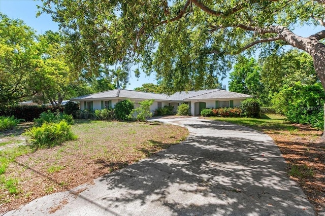 1735 Shoreland Dr, Sarasota, FL 34239 - photo 1