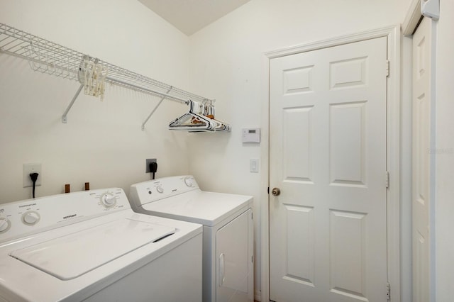 6115 68th Dr E, Palmetto, FL 34221 - laundry room featuring washing machine and dryer