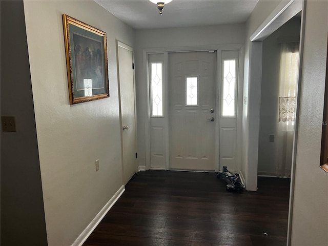 2065 Flamingo Dr, Bartow, FL 33830 - entryway featuring dark wood-style flooring and baseboards