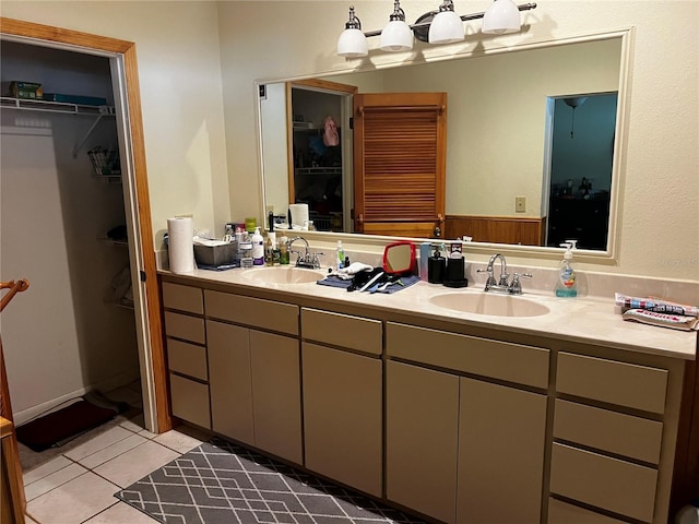 2065 Flamingo Dr, Bartow, FL 33830 - full bath with double vanity, tile patterned flooring, and a walk in closet