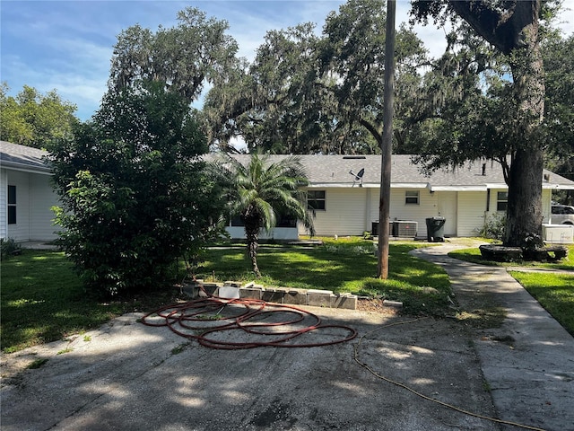 2065 Flamingo Dr, Bartow, FL 33830 - rear view of house with a lawn