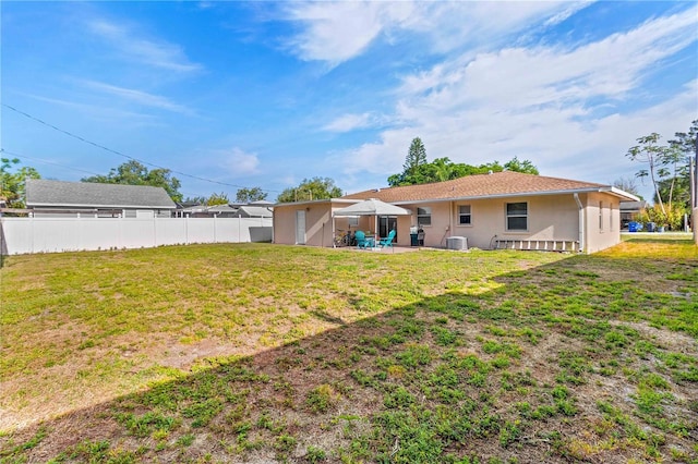 2108 Outer Dr, Sarasota, FL 34231 - view of yard featuring a patio