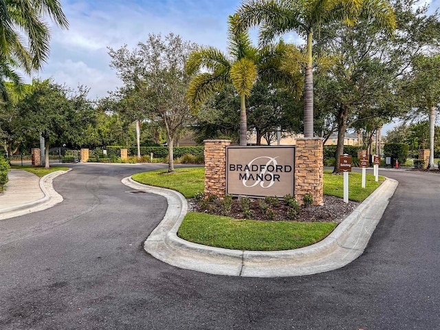 1093 Grantham Dr, Sarasota, FL 34234 - photo 24