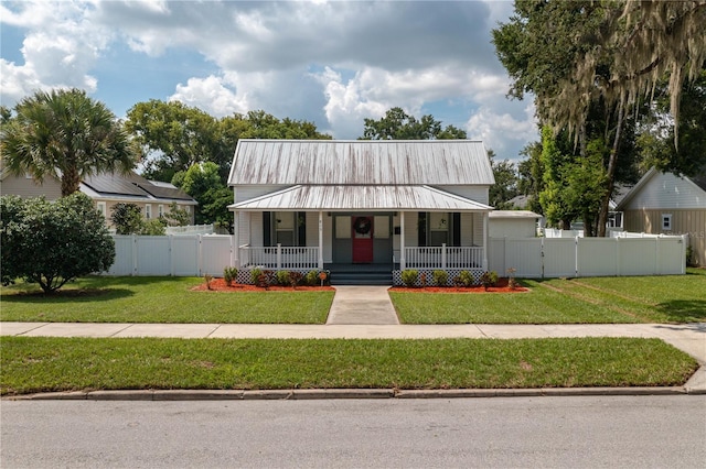 view of front facade featuring covered porch and a front yard