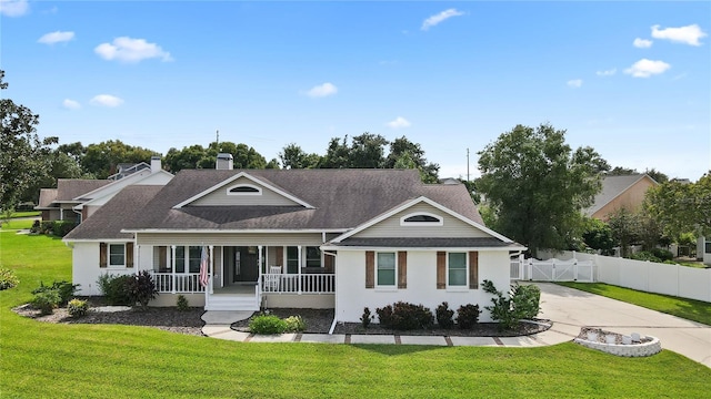 ranch-style house featuring a front lawn and a porch