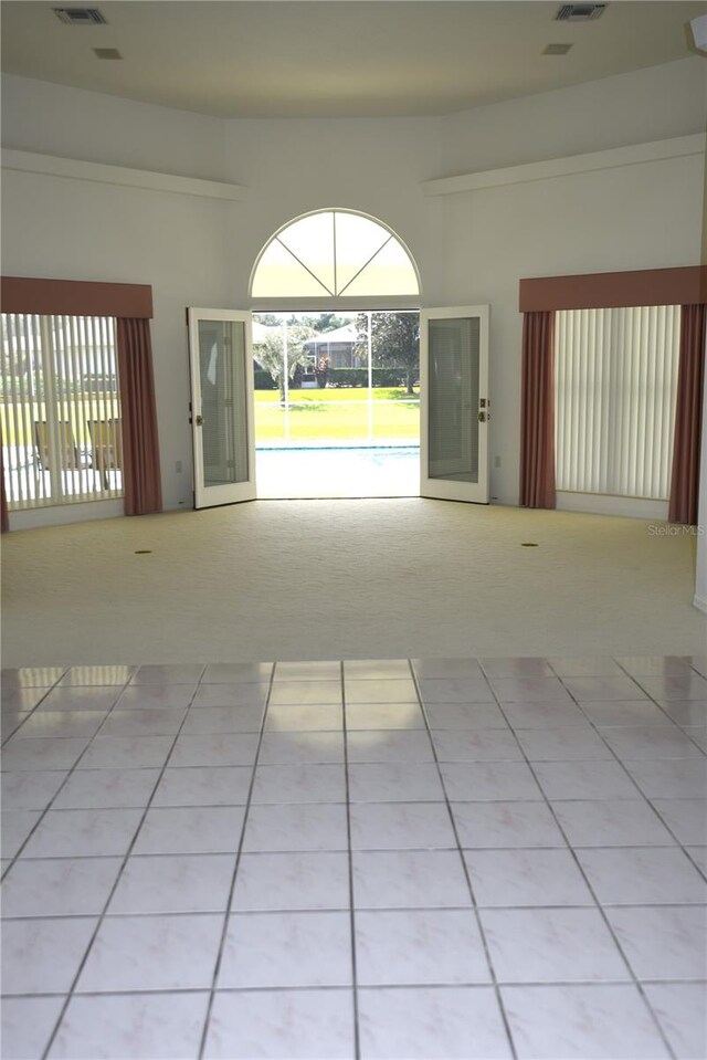 unfurnished room featuring light tile patterned floors