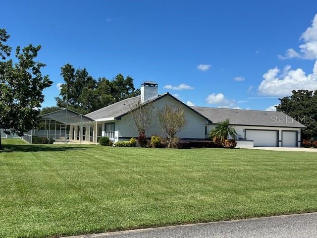 ranch-style house featuring a front lawn and a garage