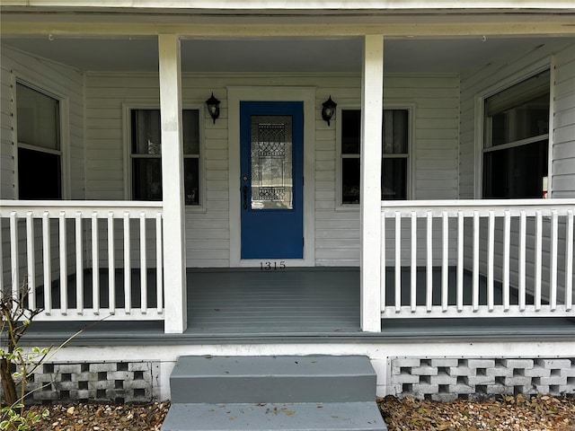 entrance to property featuring a porch