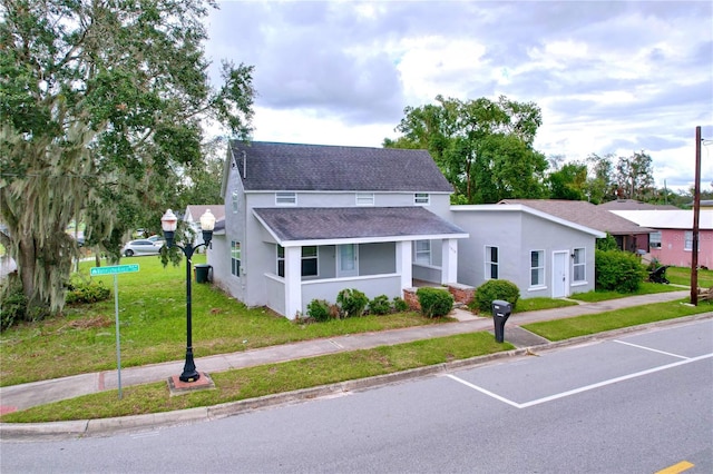 view of front facade featuring a front yard