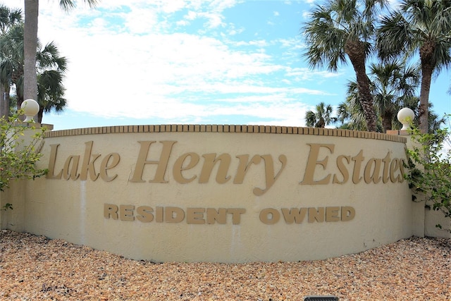 view of community / neighborhood sign