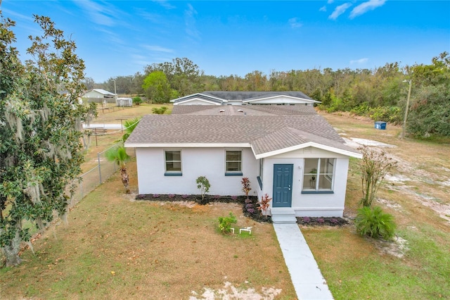 view of front of home featuring a front yard