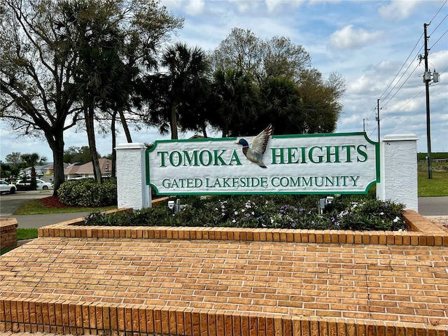 view of community / neighborhood sign