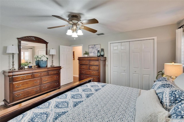 bedroom featuring baseboards, a closet, visible vents, and a ceiling fan