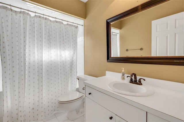 6928 Hayter Ln, Lakeland, FL 33813 - bathroom with vanity, a shower with shower curtain, and toilet