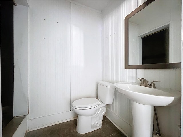 105 Old Connersville Rd, Bartow, FL 33830 - bathroom with toilet, tile patterned flooring, and a sink