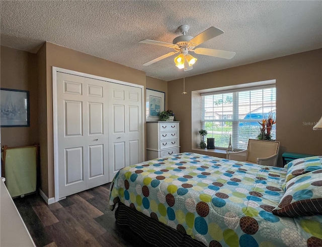 3804 Perugia Ave, Sebring, FL 33872 - bedroom with dark wood-style flooring, a closet, a textured ceiling, and ceiling fan