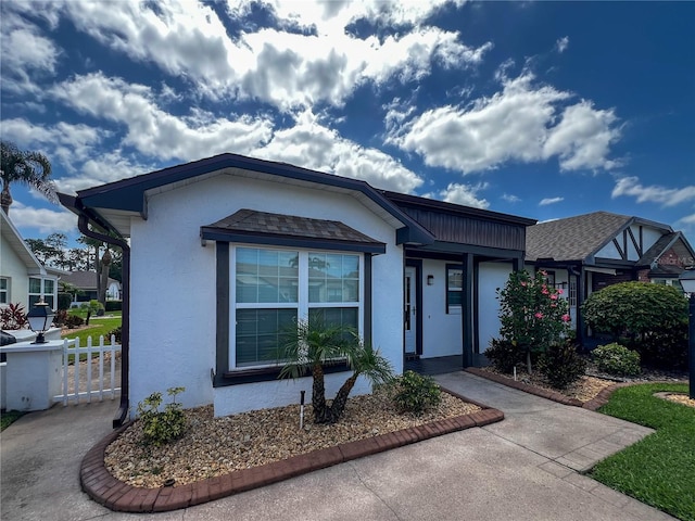 3804 Perugia Ave, Sebring, FL 33872 - view of front of house featuring stucco siding and fence