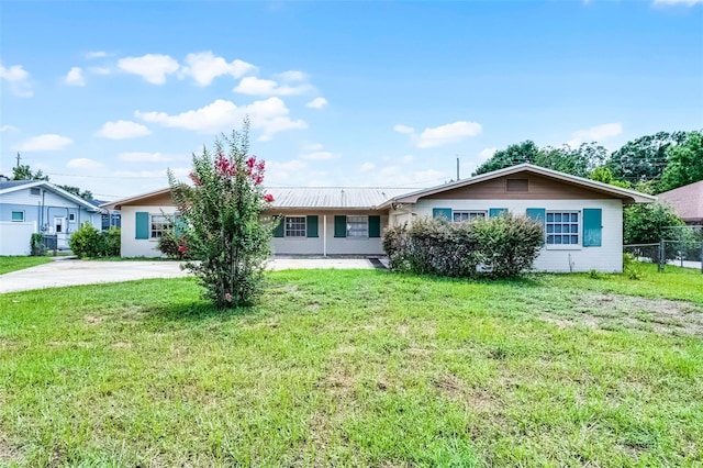900 Howard Ter NW, Winter Haven, FL 33881 - ranch-style house featuring driveway
