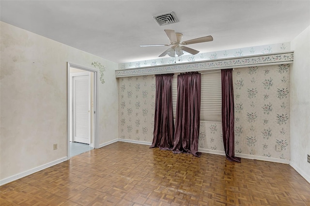 900 Howard Ter NW, Winter Haven, FL 33881 - unfurnished room featuring ceiling fan, baseboards, and wallpapered walls