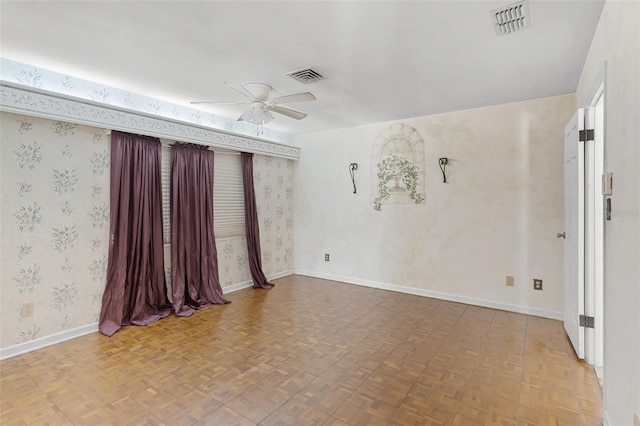 900 Howard Ter NW, Winter Haven, FL 33881 - unfurnished room featuring ceiling fan, wallpapered walls, and baseboards