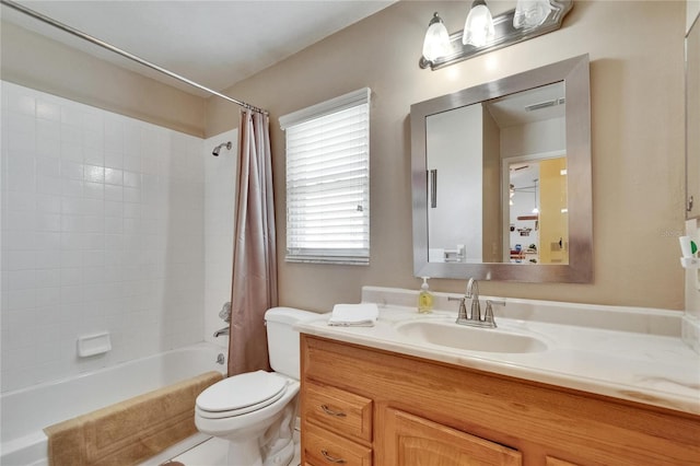 3154 Prairie Dunes Cir W, Lakeland, FL 33810 - full bathroom featuring vanity and shower / bathtub combination with curtain