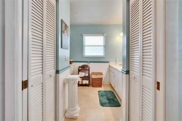 3154 Prairie Dunes Cir W, Lakeland, FL 33810 - bathroom featuring a closet, tile patterned floors, a wainscoted wall, and vanity