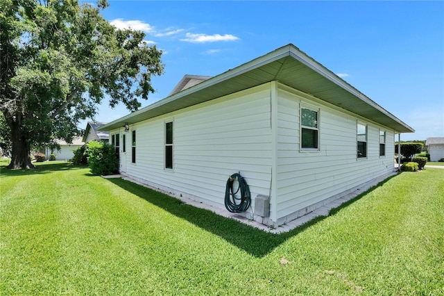 3154 Prairie Dunes Cir W, Lakeland, FL 33810 - view of side of home featuring a lawn