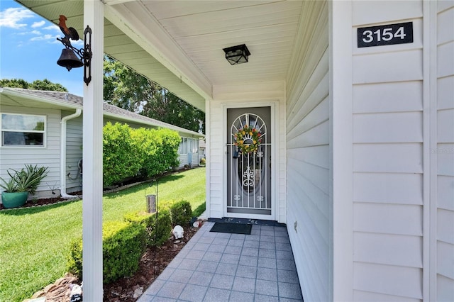 3154 Prairie Dunes Cir W, Lakeland, FL 33810 - view of exterior entry with a yard