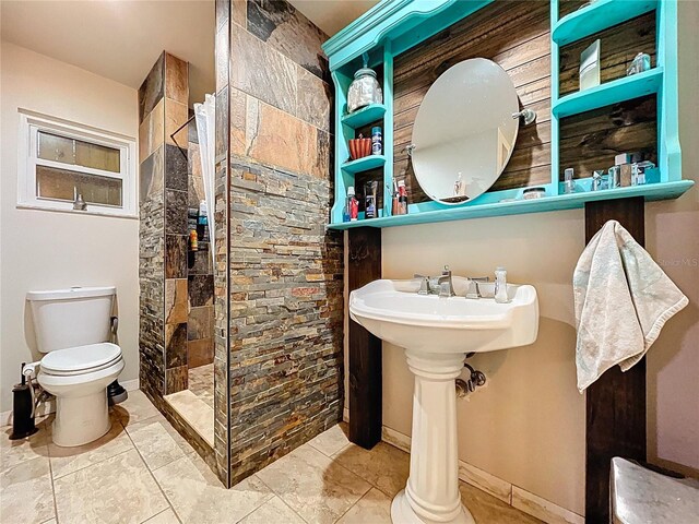 4966 Foxrun Ln, Lakeland, FL 33813 - bathroom featuring walk in shower and toilet