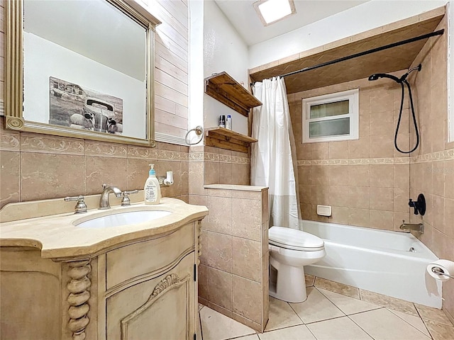4966 Foxrun Ln, Lakeland, FL 33813 - full bath featuring tile patterned floors, shower / bathtub combination with curtain, vanity, and tile walls